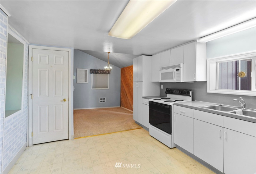 19824 Sands, Colbert, Washington 99005, 2 Bedrooms Bedrooms, ,1 BathroomBathrooms,Residential,For Sale,Sands,NWM1878303