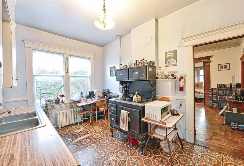 1200 Holly, Bellingham, Washington 98225, 4 Bedrooms Bedrooms, ,2 BathroomsBathrooms,Residential,For Sale,Holly,NWM1881596