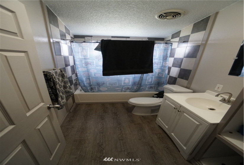 1193 Highway 7, Oroville, Washington 98844, 5 Bedrooms Bedrooms, ,2 BathroomsBathrooms,Residential,For Sale,Highway 7,NWM1881643