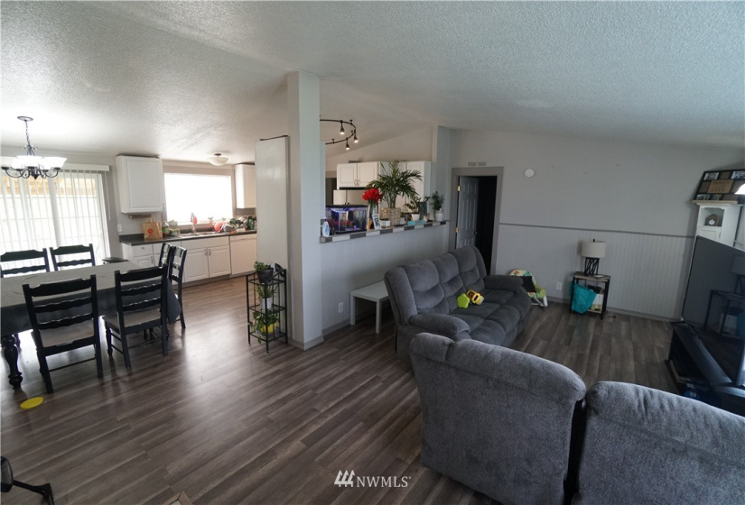 1193 Highway 7, Oroville, Washington 98844, 5 Bedrooms Bedrooms, ,2 BathroomsBathrooms,Residential,For Sale,Highway 7,NWM1881643