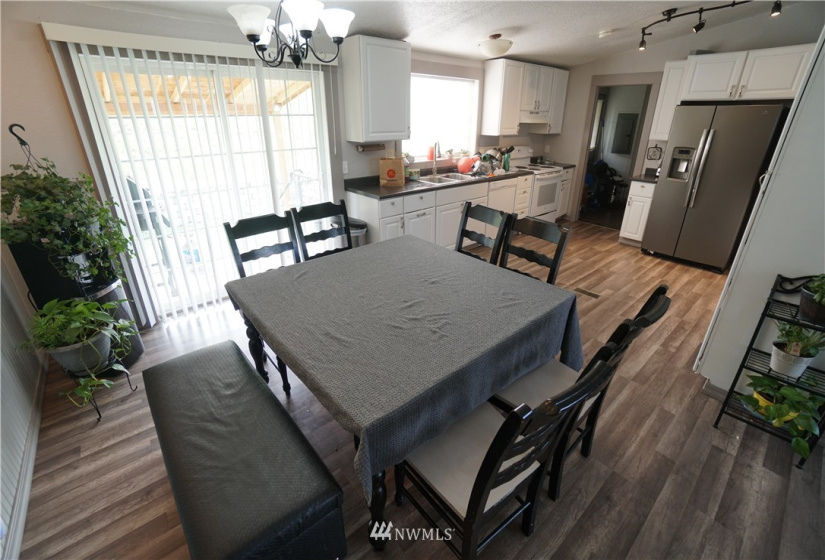 1193 Highway 7, Oroville, Washington 98844, 5 Bedrooms Bedrooms, ,2 BathroomsBathrooms,Residential,For Sale,Highway 7,NWM1881643