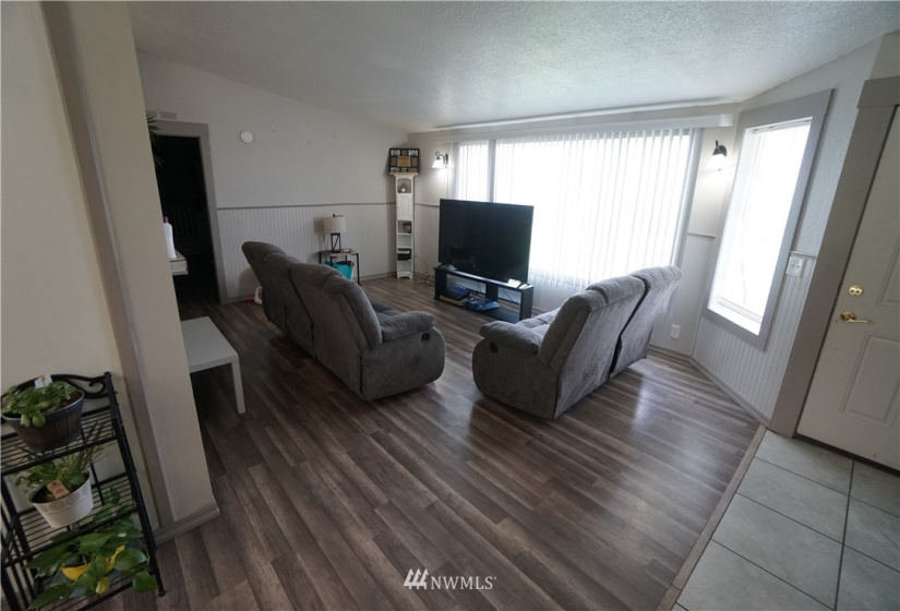 1193 Highway 7, Oroville, Washington 98844, 5 Bedrooms Bedrooms, ,2 BathroomsBathrooms,Residential,For Sale,Highway 7,NWM1881643