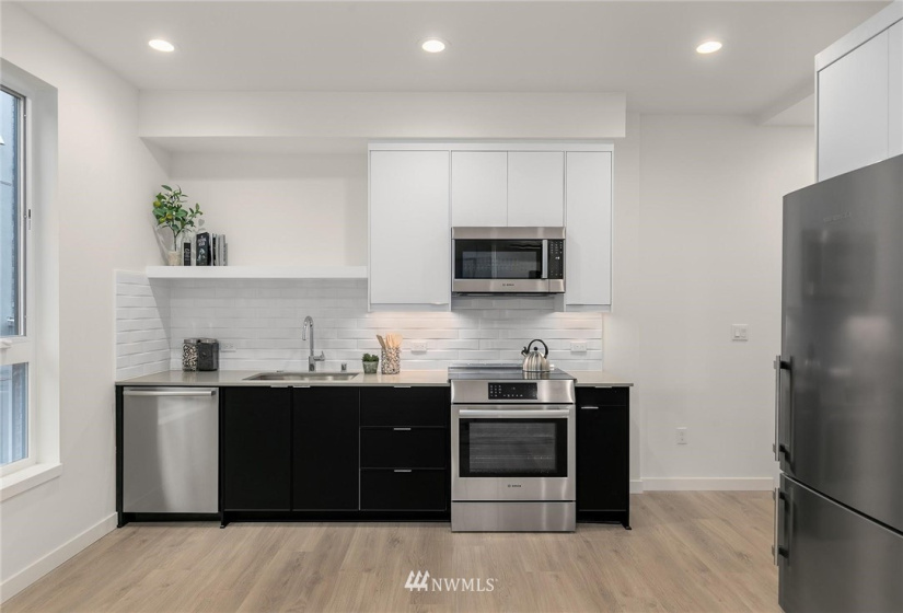 716 C 11th, Seattle, Washington 98102, 2 Bedrooms Bedrooms, ,1 BathroomBathrooms,Residential,For Sale,11th,NWM1881882