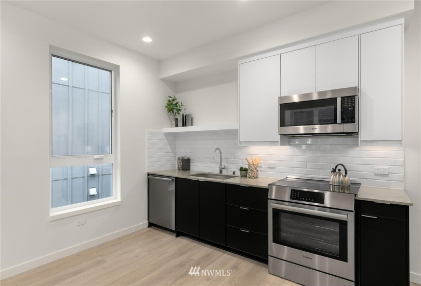 716 C 11th, Seattle, Washington 98102, 2 Bedrooms Bedrooms, ,1 BathroomBathrooms,Residential,For Sale,11th,NWM1881882