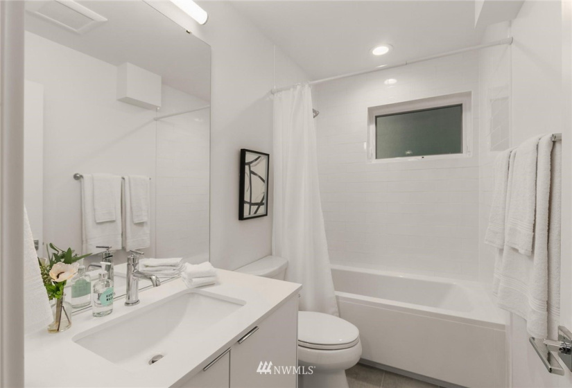 716 C 11th, Seattle, Washington 98102, 2 Bedrooms Bedrooms, ,1 BathroomBathrooms,Residential,For Sale,11th,NWM1881882