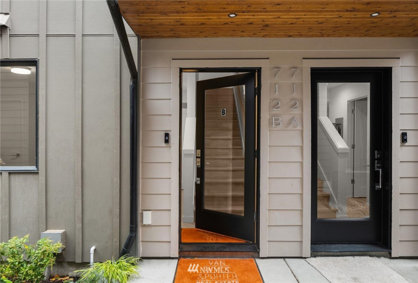 716 C 11th, Seattle, Washington 98102, 2 Bedrooms Bedrooms, ,1 BathroomBathrooms,Residential,For Sale,11th,NWM1881882