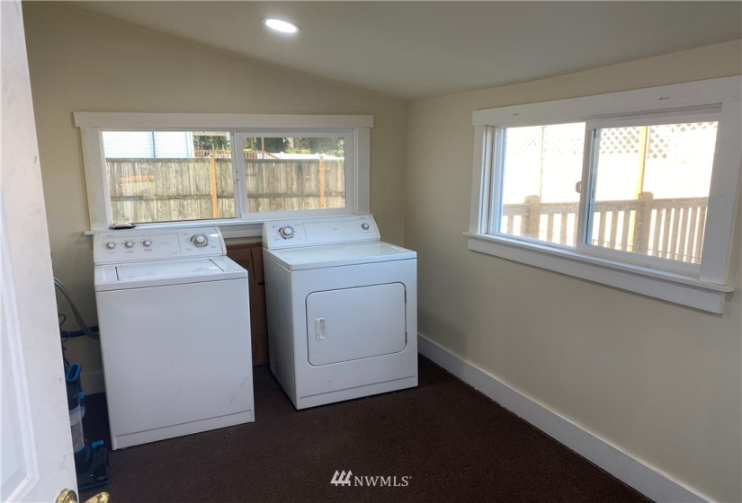 1909 Monroe, Everett, Washington 98203, 4 Bedrooms Bedrooms, ,Residential Lease,For Rent,Monroe,NWM1881954