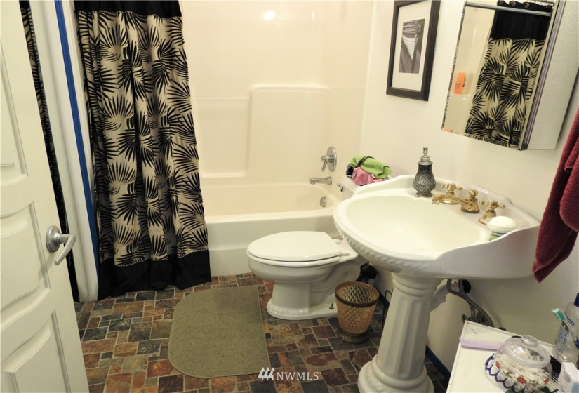 30812 J, Ocean Park, Washington 98640, 2 Bedrooms Bedrooms, ,1 BathroomBathrooms,Residential,For Sale,DV-3,J,NWM1881906