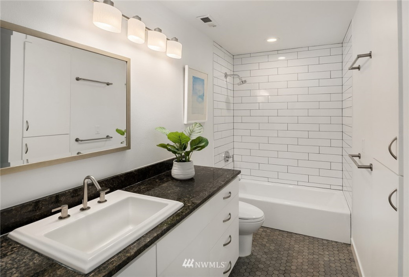 415 Mercer, Seattle, Washington 98119, 3 Bedrooms Bedrooms, ,1 BathroomBathrooms,Residential,For Sale,Mercer West,Mercer,NWM1877589