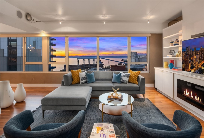 415 Mercer, Seattle, Washington 98119, 3 Bedrooms Bedrooms, ,1 BathroomBathrooms,Residential,For Sale,Mercer West,Mercer,NWM1877589