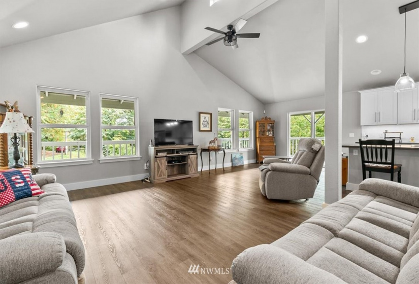 34709 Thomas, Eatonville, Washington 98328, 4 Bedrooms Bedrooms, ,4 BathroomsBathrooms,Residential,For Sale,Thomas,NWM1881207