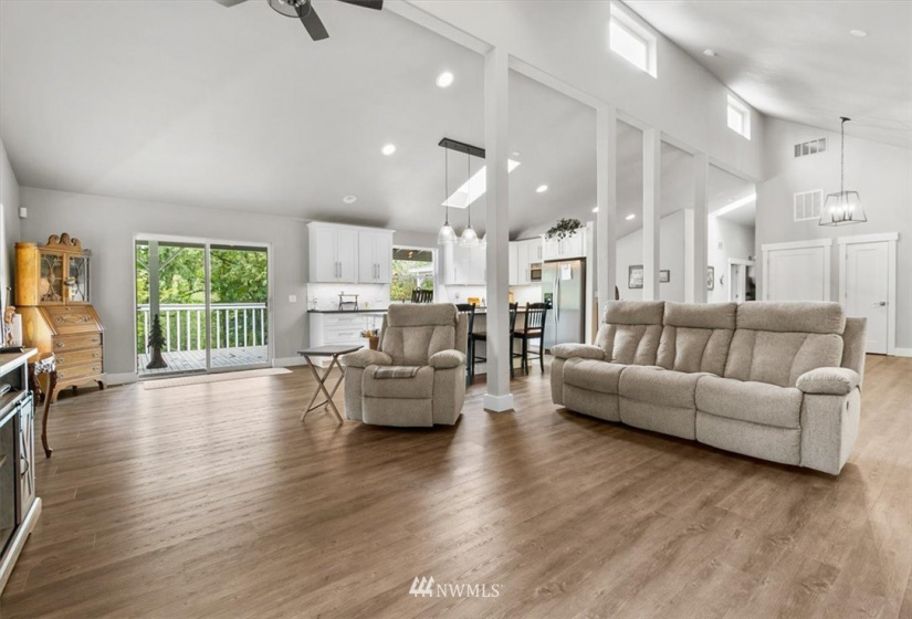 34709 Thomas, Eatonville, Washington 98328, 4 Bedrooms Bedrooms, ,4 BathroomsBathrooms,Residential,For Sale,Thomas,NWM1881207