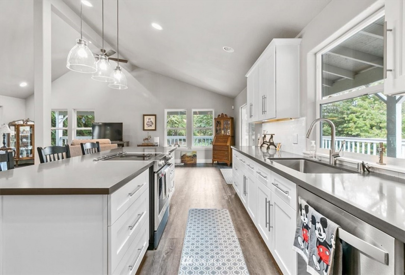 34709 Thomas, Eatonville, Washington 98328, 4 Bedrooms Bedrooms, ,4 BathroomsBathrooms,Residential,For Sale,Thomas,NWM1881207