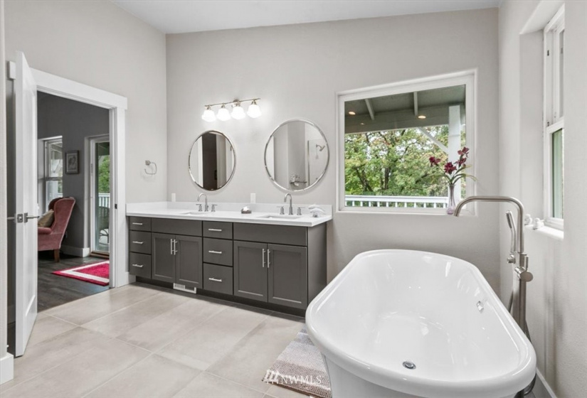 34709 Thomas, Eatonville, Washington 98328, 4 Bedrooms Bedrooms, ,4 BathroomsBathrooms,Residential,For Sale,Thomas,NWM1881207