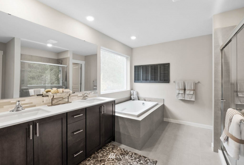 22 180th, Bothell, Washington 98012, 5 Bedrooms Bedrooms, ,2 BathroomsBathrooms,Residential,For Sale,Middlebrook,180th,NWM1881553