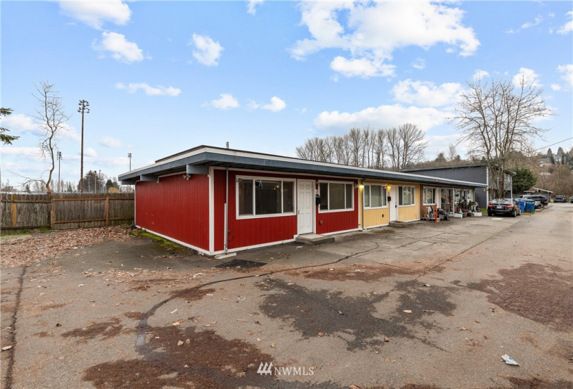 813 Woodford, Kent, Washington 98031, 2 Bedrooms Bedrooms, ,Residential Lease,For Rent,Woodford,NWM1882250