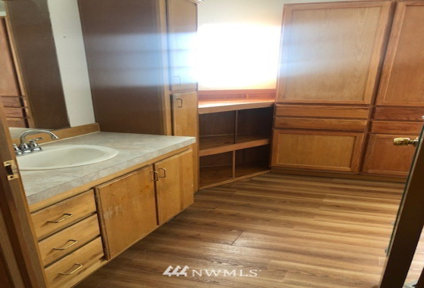 18845 Division.5, Soap Lake, Washington 98851, 3 Bedrooms Bedrooms, ,2 BathroomsBathrooms,Residential,For Sale,Division.5,NWM1881368