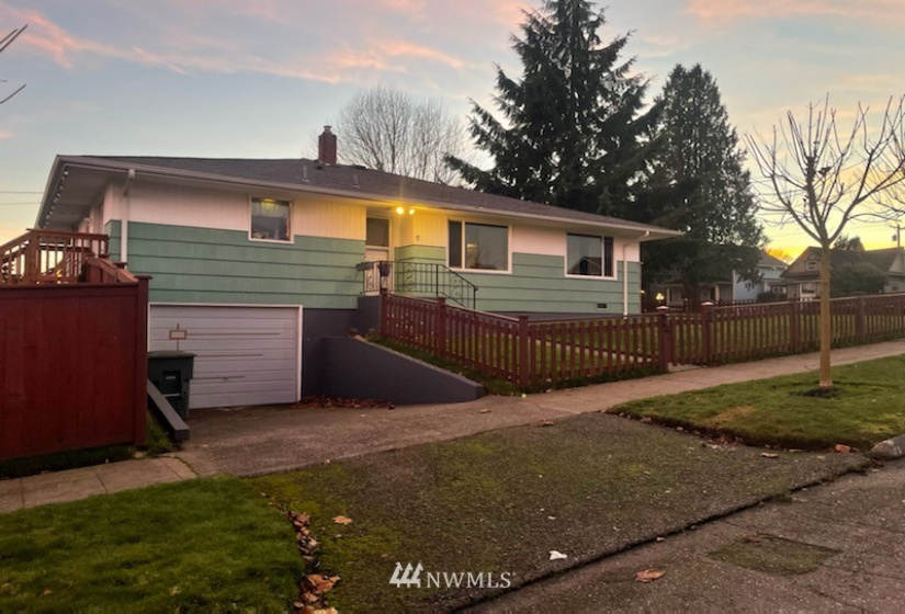 2101 Rockefeller, Everett, Washington 98201, 3 Bedrooms Bedrooms, ,1 BathroomBathrooms,Residential Lease,For Rent,Rockefeller,NWM1882256