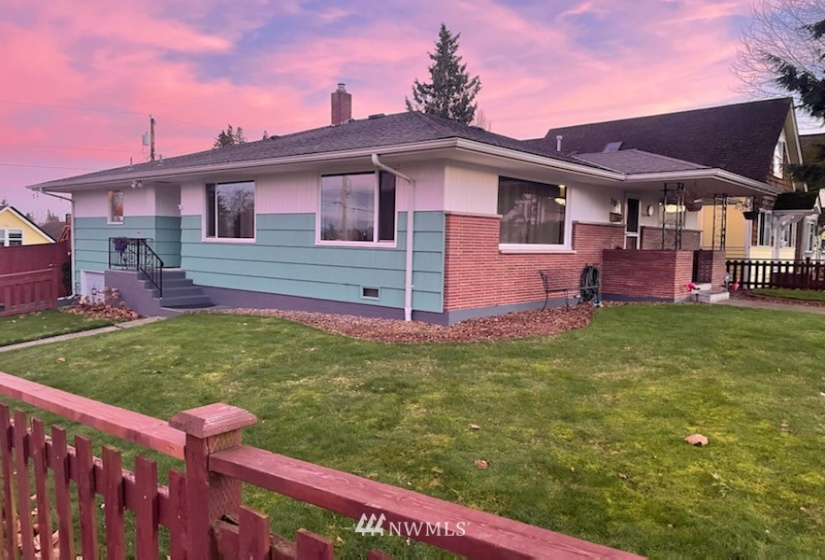 2101 Rockefeller, Everett, Washington 98201, 3 Bedrooms Bedrooms, ,1 BathroomBathrooms,Residential Lease,For Rent,Rockefeller,NWM1882256