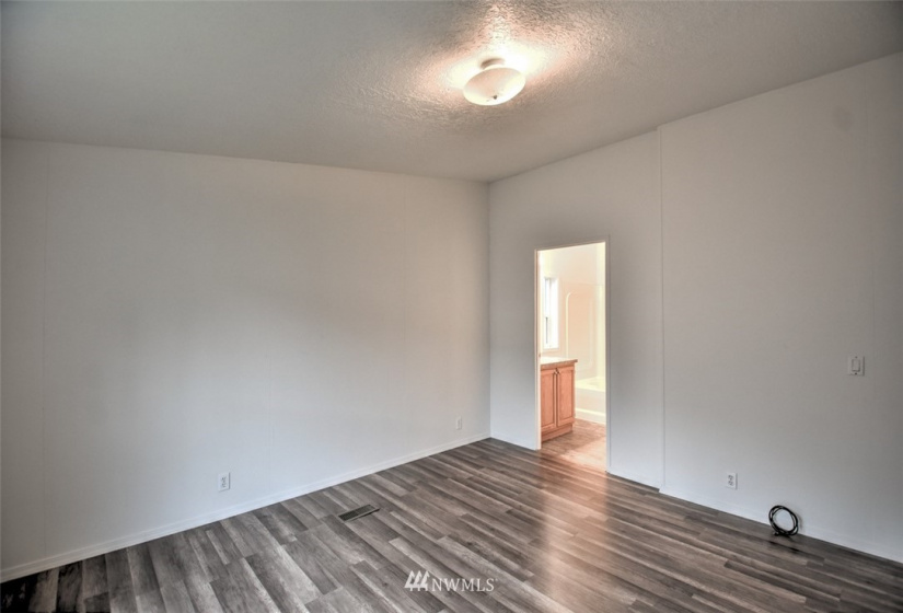 201 Oakview, Centralia, Washington 98531, 4 Bedrooms Bedrooms, ,2 BathroomsBathrooms,Manufactured In Park,For Sale,Oakview,NWM1881992