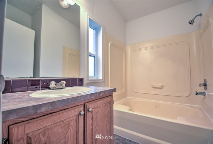 201 Oakview, Centralia, Washington 98531, 4 Bedrooms Bedrooms, ,2 BathroomsBathrooms,Manufactured In Park,For Sale,Oakview,NWM1881992