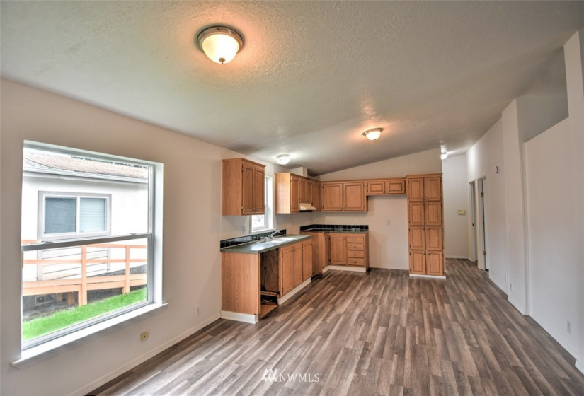 201 Oakview, Centralia, Washington 98531, 4 Bedrooms Bedrooms, ,2 BathroomsBathrooms,Manufactured In Park,For Sale,Oakview,NWM1881992