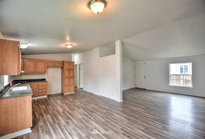 201 Oakview, Centralia, Washington 98531, 4 Bedrooms Bedrooms, ,2 BathroomsBathrooms,Manufactured In Park,For Sale,Oakview,NWM1881992