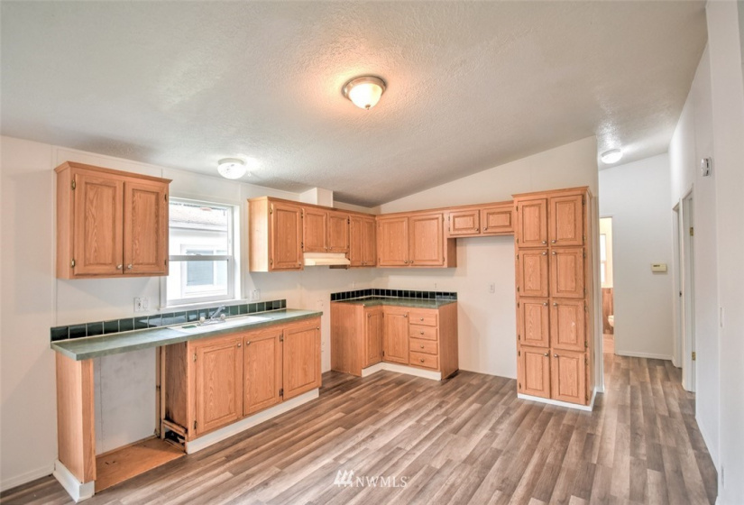 201 Oakview, Centralia, Washington 98531, 4 Bedrooms Bedrooms, ,2 BathroomsBathrooms,Manufactured In Park,For Sale,Oakview,NWM1881992