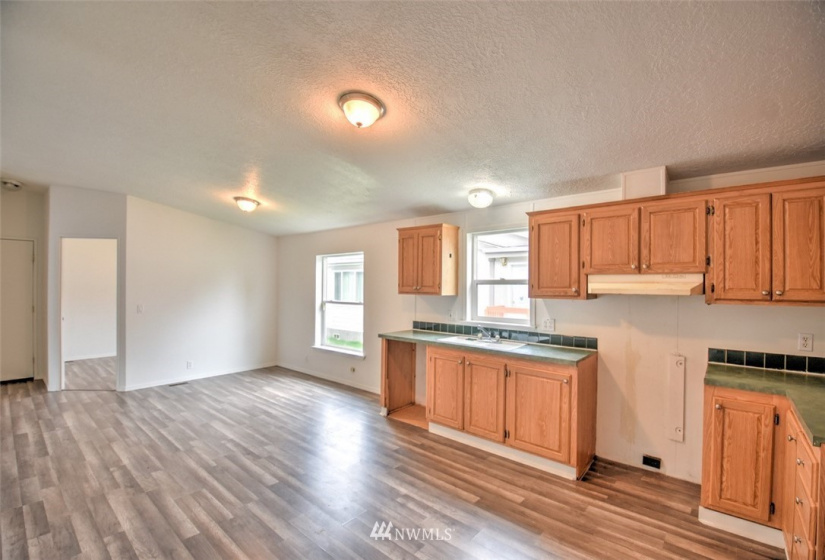 201 Oakview, Centralia, Washington 98531, 4 Bedrooms Bedrooms, ,2 BathroomsBathrooms,Manufactured In Park,For Sale,Oakview,NWM1881992