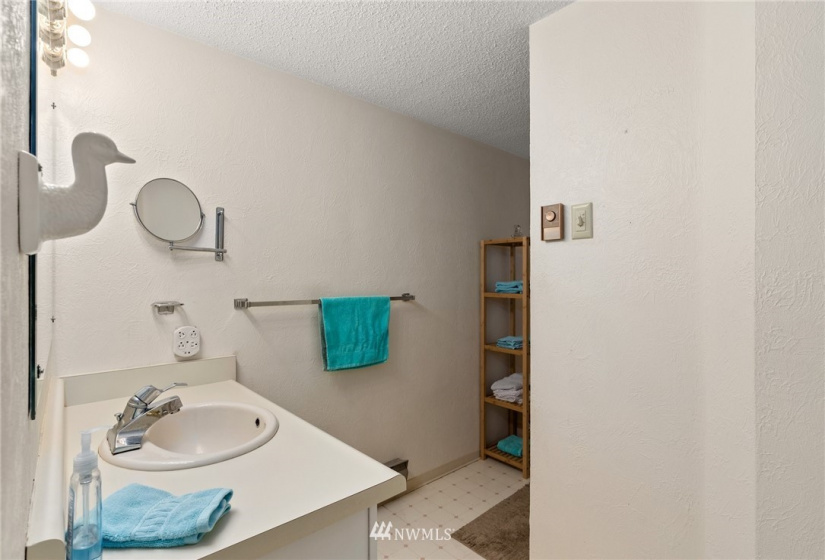 1703 Sherwood, Aberdeen, Washington 98520, 2 Bedrooms Bedrooms, ,2 BathroomsBathrooms,Residential,For Sale,Broadway Heights Second Add,Sherwood,NWM1881990