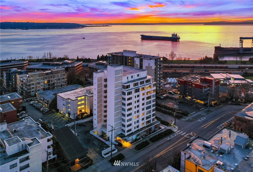 415 Mercer, Seattle, Washington 98119, 3 Bedrooms Bedrooms, ,1 BathroomBathrooms,Residential,For Sale,Mercer West,Mercer,NWM1882349