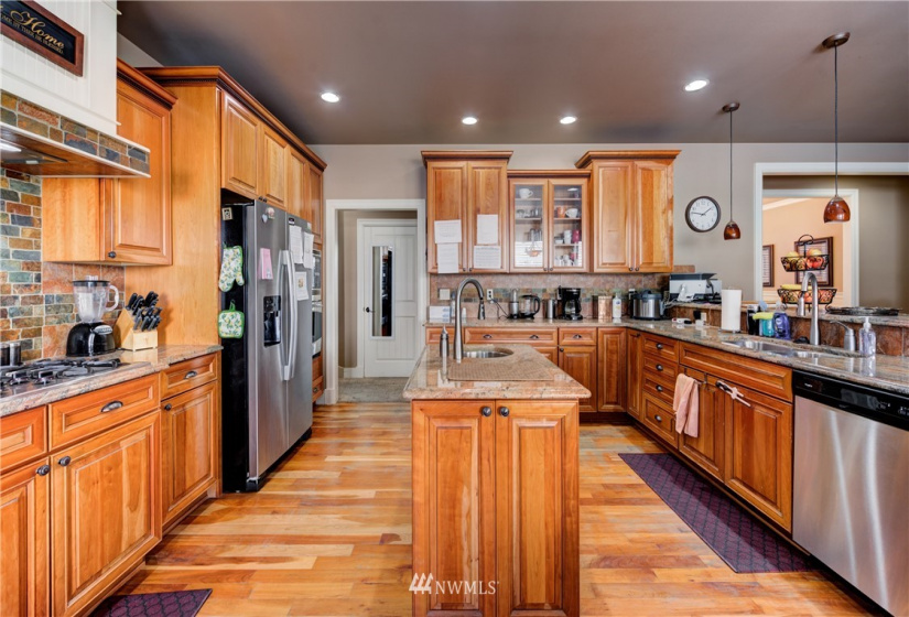 1987 Peach Haven, East Wenatchee, Washington 98802, 6 Bedrooms Bedrooms, ,2 BathroomsBathrooms,Residential,For Sale,Peach Haven Estates,Peach Haven,NWM1880456