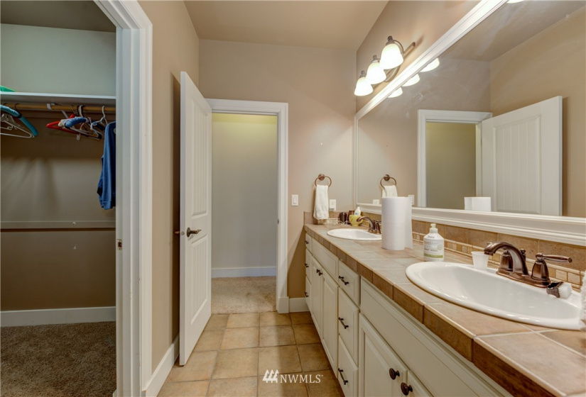 1987 Peach Haven, East Wenatchee, Washington 98802, 6 Bedrooms Bedrooms, ,2 BathroomsBathrooms,Residential,For Sale,Peach Haven Estates,Peach Haven,NWM1880456