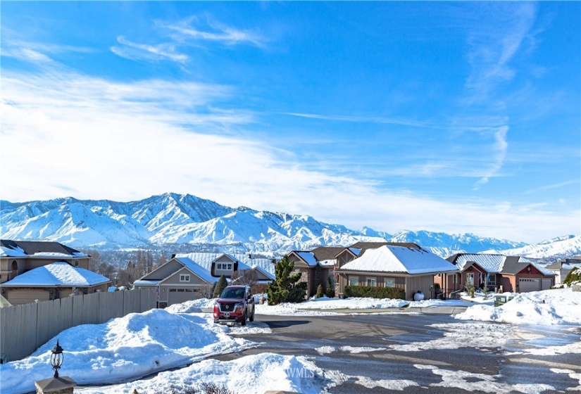 1987 Peach Haven, East Wenatchee, Washington 98802, 6 Bedrooms Bedrooms, ,2 BathroomsBathrooms,Residential,For Sale,Peach Haven Estates,Peach Haven,NWM1880456