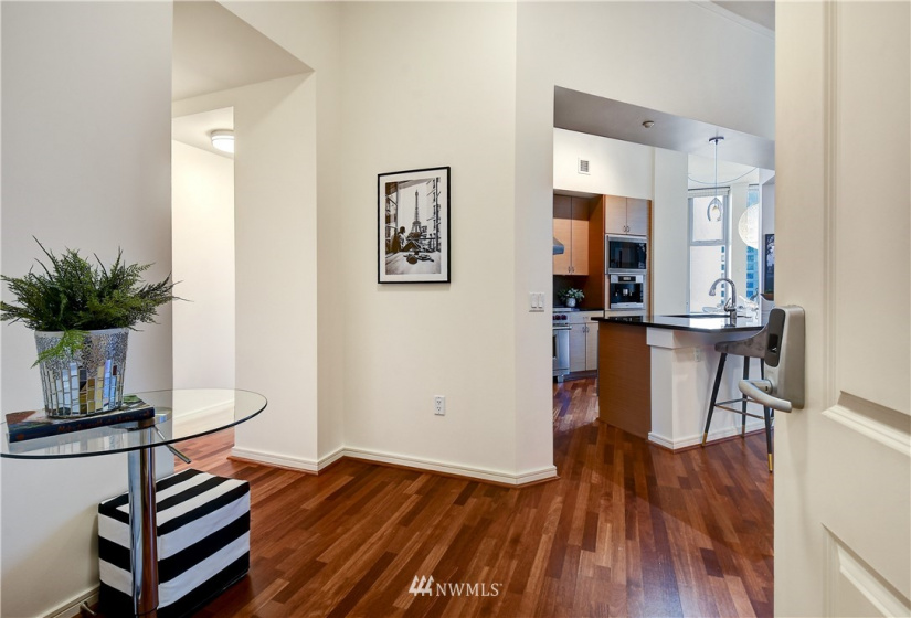 819 Virginia, Seattle, Washington 98101, 2 Bedrooms Bedrooms, ,2 BathroomsBathrooms,Residential,For Sale,Cosmopolitan,Virginia,NWM1881691