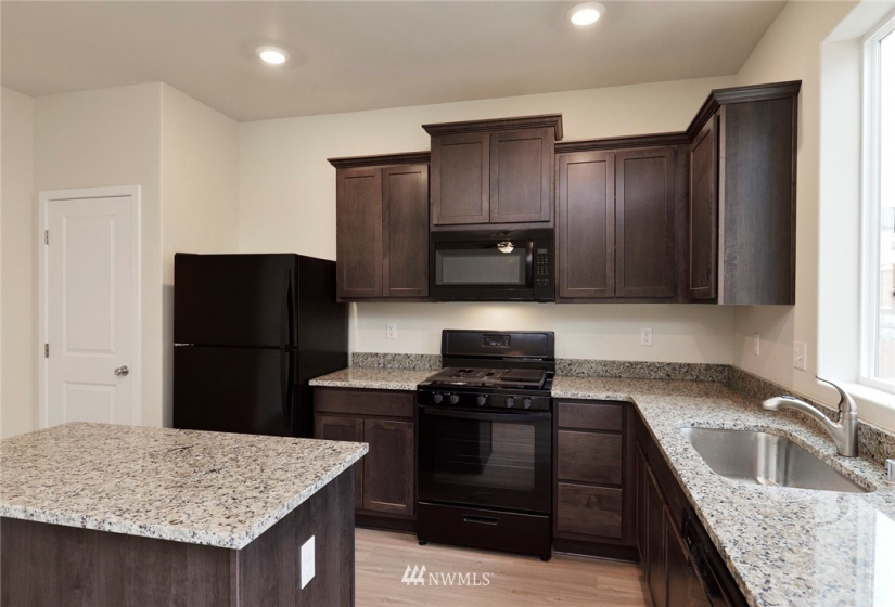 6408 121st, Puyallup, Washington 98372, 3 Bedrooms Bedrooms, ,2 BathroomsBathrooms,Residential,For Sale,Connell Park,121st,NWM1882421