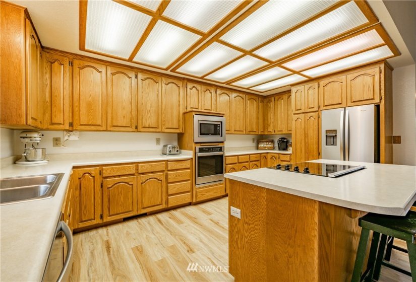 8350 Valley View, Custer, Washington 98240, 4 Bedrooms Bedrooms, ,3 BathroomsBathrooms,Residential,For Sale,Valley View,NWM1881716