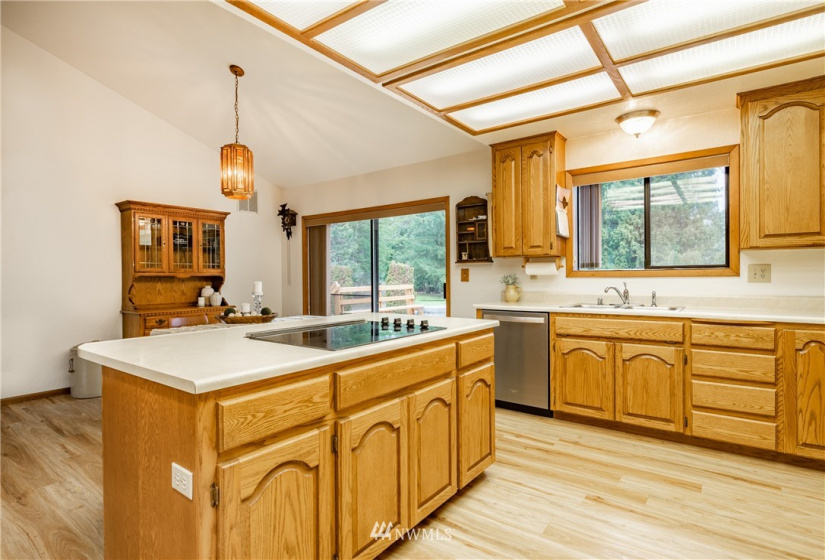 8350 Valley View, Custer, Washington 98240, 4 Bedrooms Bedrooms, ,3 BathroomsBathrooms,Residential,For Sale,Valley View,NWM1881716