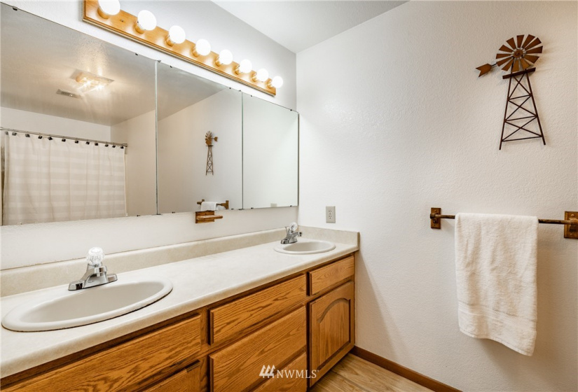 8350 Valley View, Custer, Washington 98240, 4 Bedrooms Bedrooms, ,3 BathroomsBathrooms,Residential,For Sale,Valley View,NWM1881716