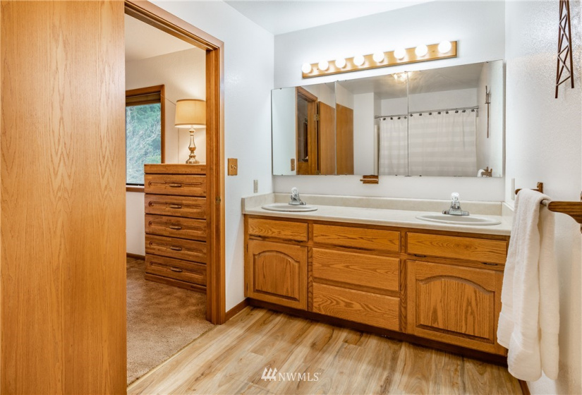 8350 Valley View, Custer, Washington 98240, 4 Bedrooms Bedrooms, ,3 BathroomsBathrooms,Residential,For Sale,Valley View,NWM1881716