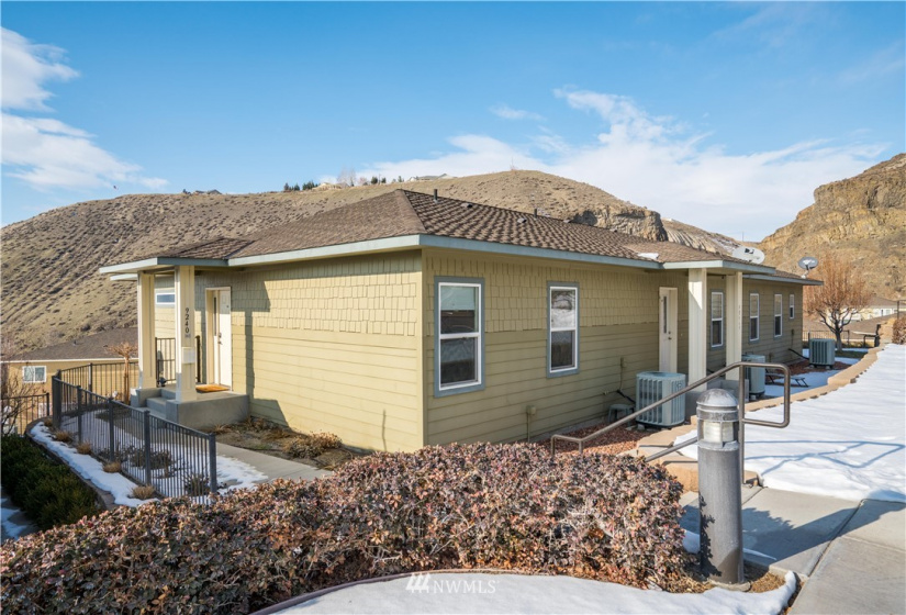 9240 Red Cliff, Quincy, Washington 98848, 2 Bedrooms Bedrooms, ,2 BathroomsBathrooms,Residential,For Sale,Sunserra Resort Phase 2,Red Cliff,NWM1882302