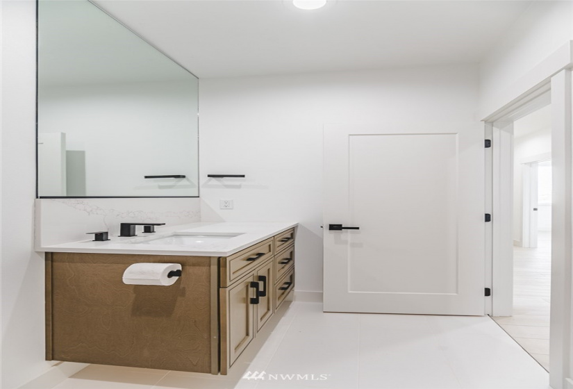 4074 Quinn, Moses Lake, Washington 98837, 3 Bedrooms Bedrooms, ,2 BathroomsBathrooms,Residential,For Sale,Quinn,NWM1882610