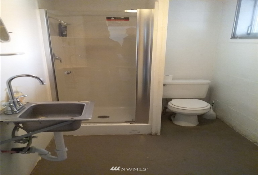 3040 4th, East Wenatchee, Washington 98802, 4 Bedrooms Bedrooms, ,Farm,For Sale,4th,NWM1882600