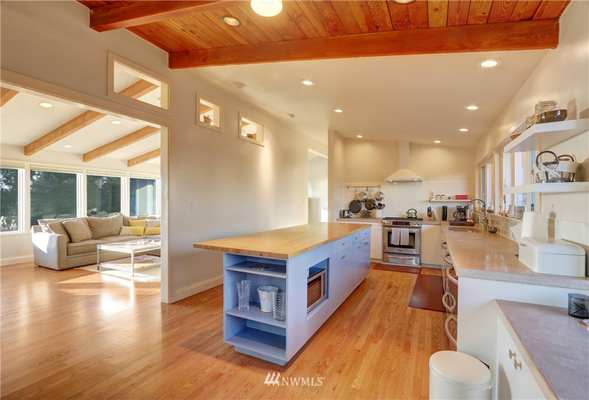 10628 Marine View, Seattle, Washington 98146, 3 Bedrooms Bedrooms, ,2 BathroomsBathrooms,Residential,For Sale,Marine View,NWM1882371