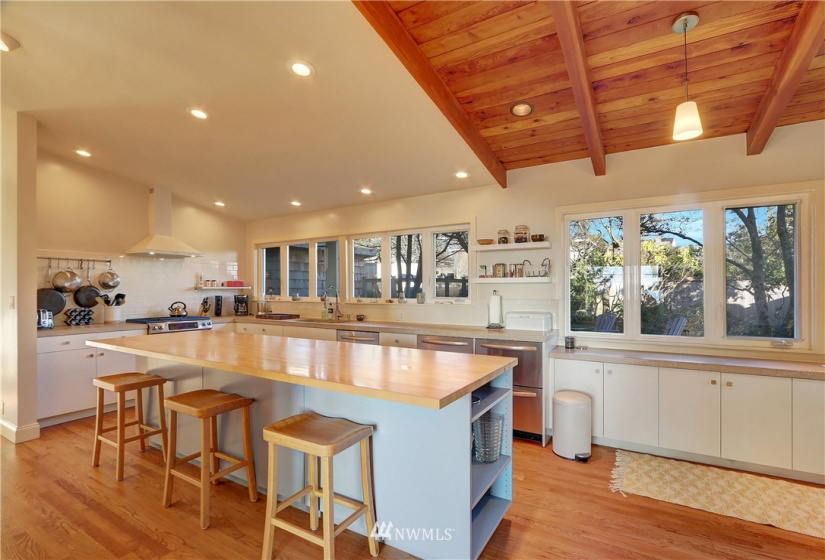 10628 Marine View, Seattle, Washington 98146, 3 Bedrooms Bedrooms, ,2 BathroomsBathrooms,Residential,For Sale,Marine View,NWM1882371