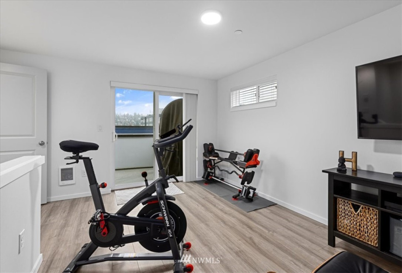 3214 B 15th, Seattle, Washington 98119, 2 Bedrooms Bedrooms, ,1 BathroomBathrooms,Residential,For Sale,Queen Anne West,15th,NWM1882128