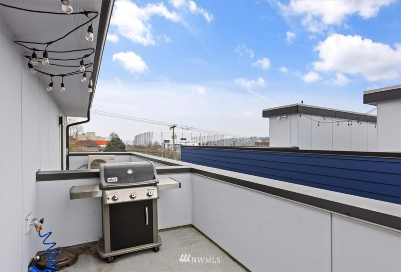 3214 B 15th, Seattle, Washington 98119, 2 Bedrooms Bedrooms, ,1 BathroomBathrooms,Residential,For Sale,Queen Anne West,15th,NWM1882128