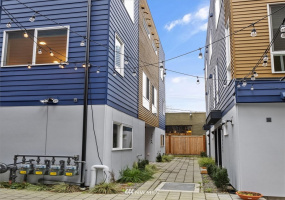 3214 B 15th, Seattle, Washington 98119, 2 Bedrooms Bedrooms, ,1 BathroomBathrooms,Residential,For Sale,Queen Anne West,15th,NWM1882128