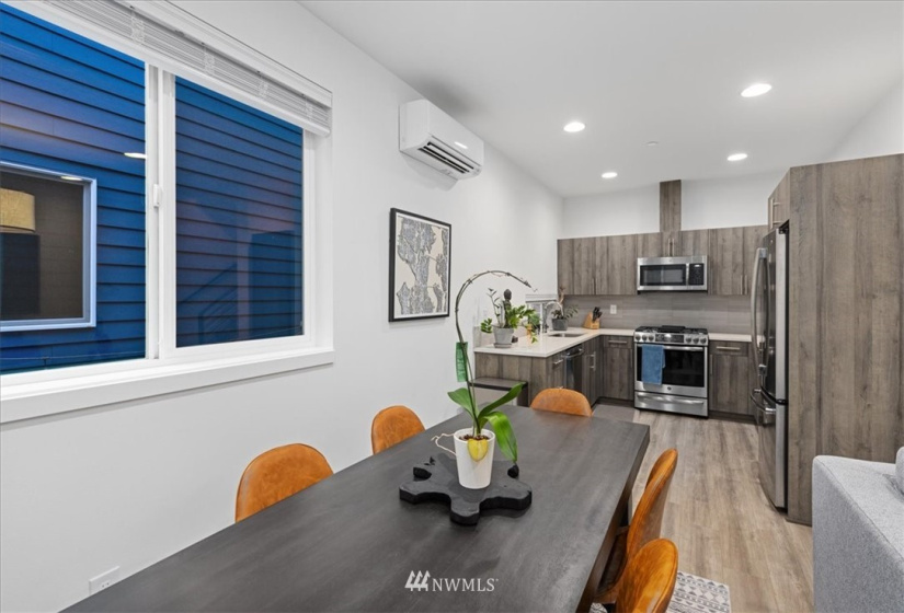 3214 B 15th, Seattle, Washington 98119, 2 Bedrooms Bedrooms, ,1 BathroomBathrooms,Residential,For Sale,Queen Anne West,15th,NWM1882128