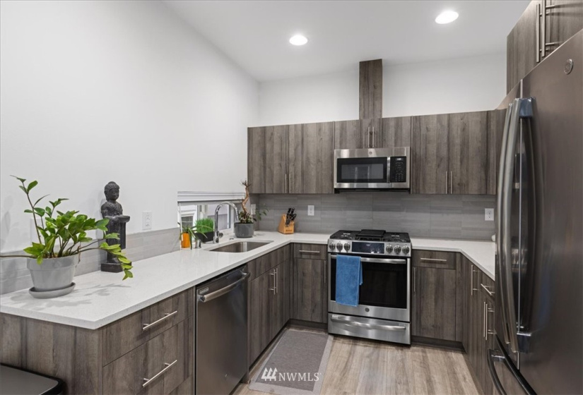 3214 B 15th, Seattle, Washington 98119, 2 Bedrooms Bedrooms, ,1 BathroomBathrooms,Residential,For Sale,Queen Anne West,15th,NWM1882128